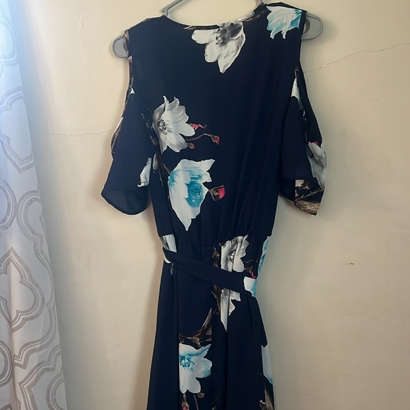 Floral Charlotte Russe Navy Wrap Dress - Picture 4 of 4